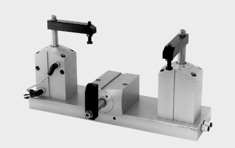 J7202 - Staffa rotante pneumatica a basetta ROEMHELD